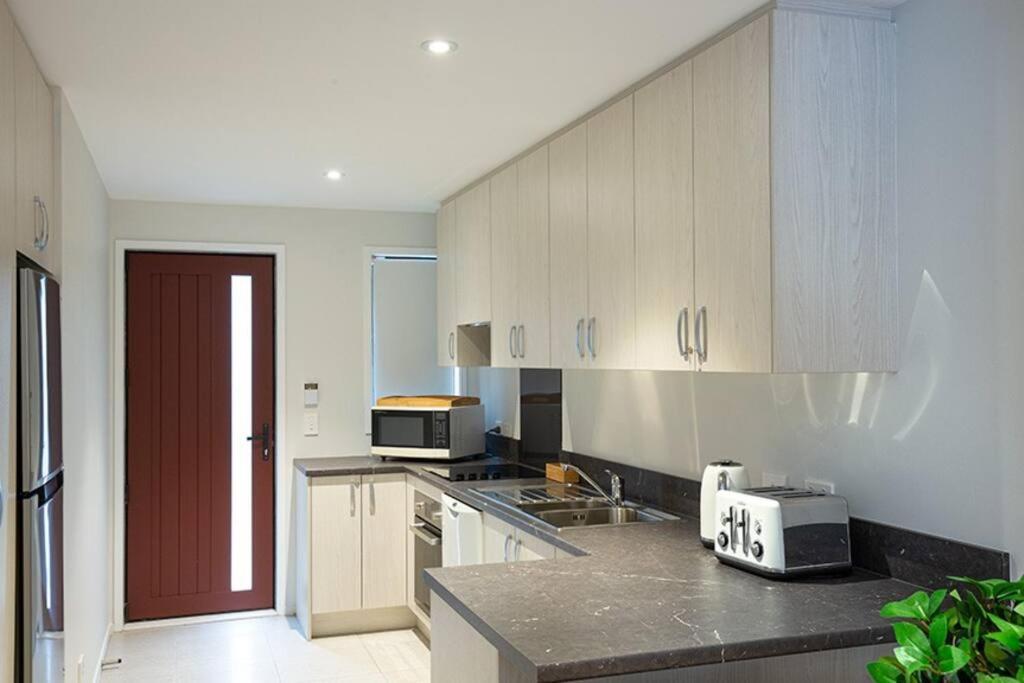 Home From Home City Apartment Christchurch Exteriör bild